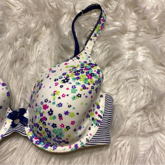 Victorias Secret Bra 32D Floral Lined Perfect Coverage Underwire Back Closure - Picture 2 of 7